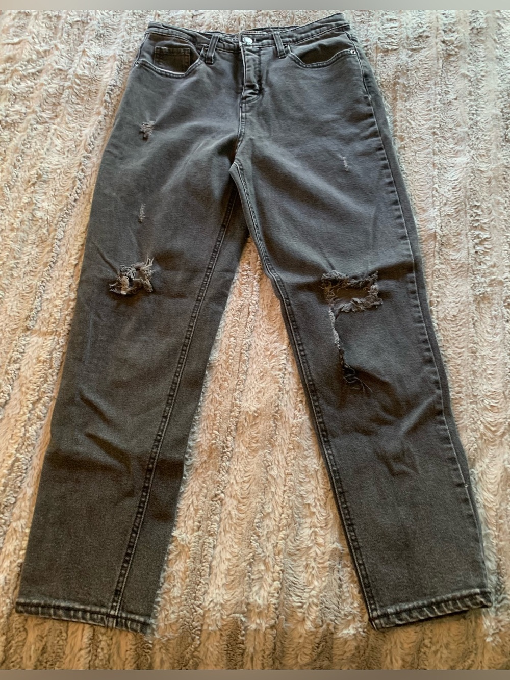 Wild Fable High-Rise Distressed Mom Jeans in a washed black/dark gray , size 6